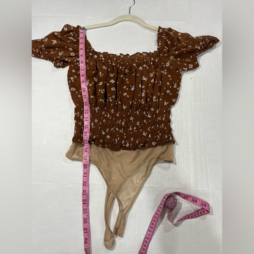 ASTR THE LABEL DITZY FLORAL BODYSUIT - Picture 3 of 15